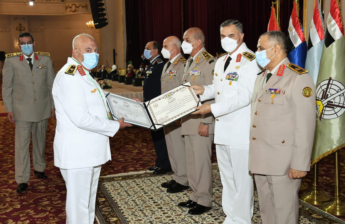 جانب من حفل تكريم القادة المحالين للتقاعد