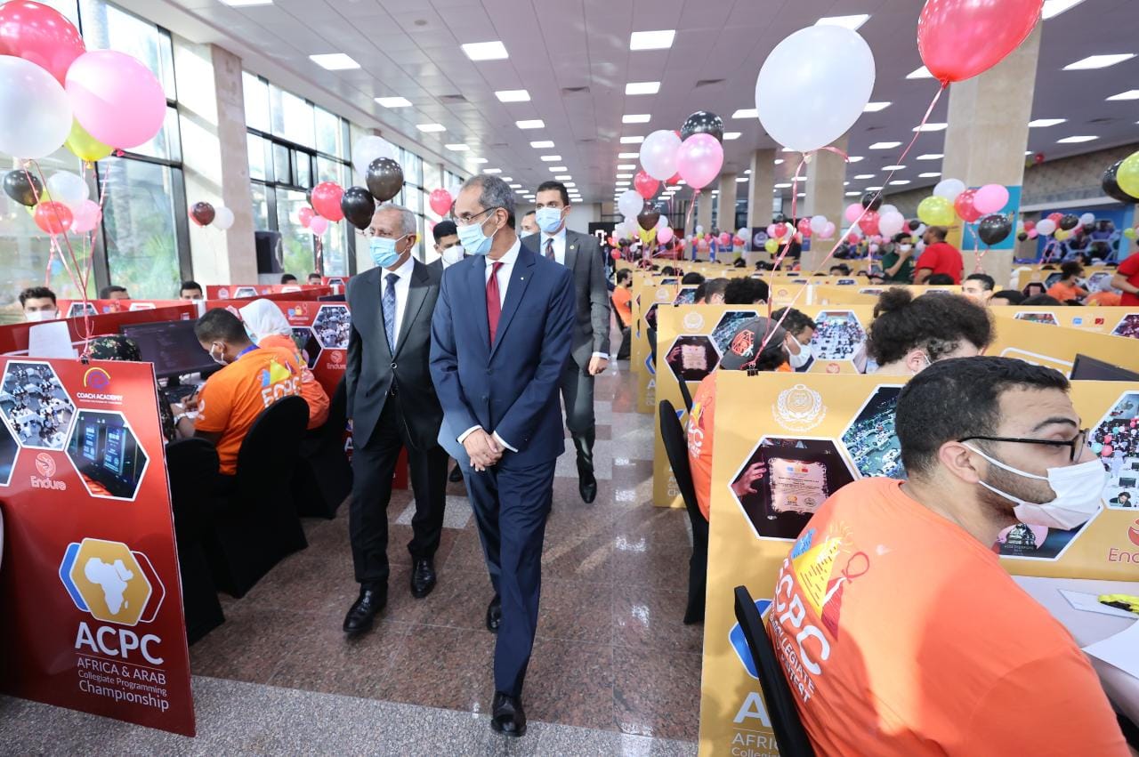 وزير الاتصالات الدكتور عمرو طلعت