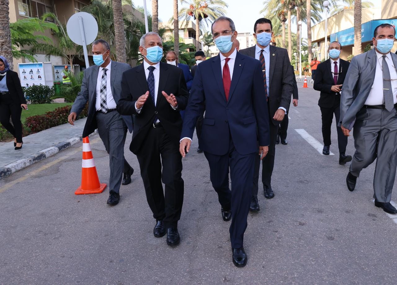 وزير الاتصالات