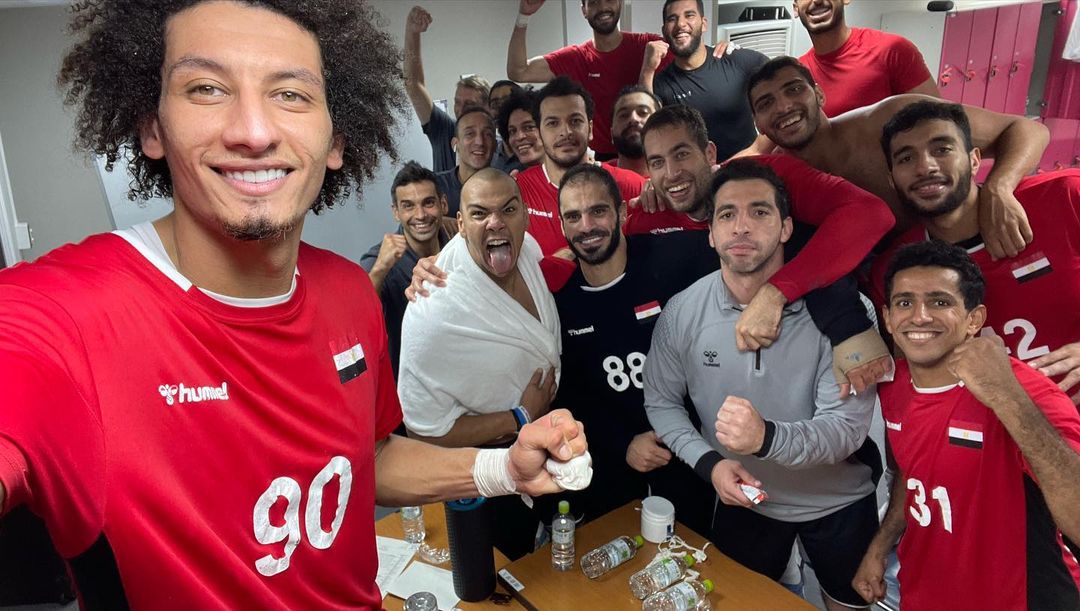 احتفال منتخب اليد بالتأهل لنصف نهائى الأولمبياد