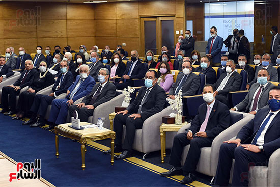 رئيس الوزراء يفتتح مجمع المعرفة للثقافة المالية (9)