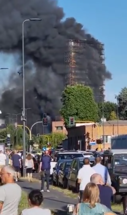 مبنى 20 طابق يحترق فى ميلانو