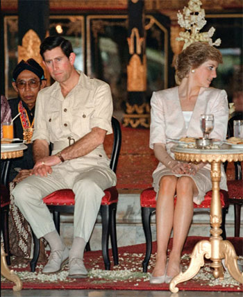 الأمير تشارلز والأميرة ديانا في زيارة إلى يوغياكارتا، إندونيسيا