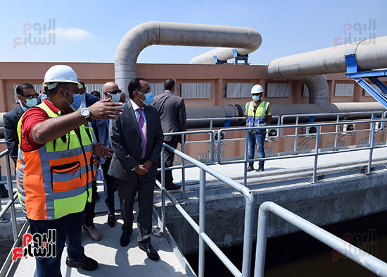 رئيس الوزراء يتفقد أعمال توسعات ورفع كفاءة محطة معالجة مياه  (10)