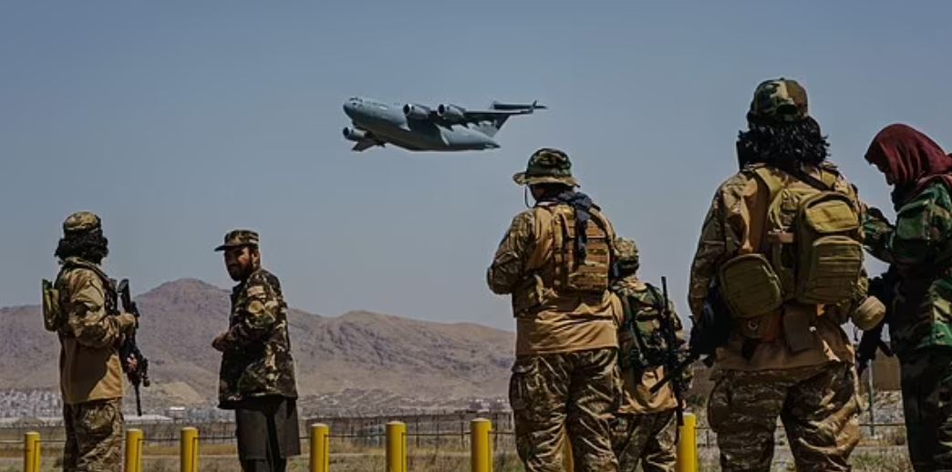 مغادرة الطائرات الأراضي الأفغانية