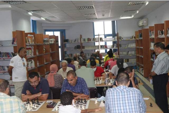 المستابقون خلال لعبة الشطرنج