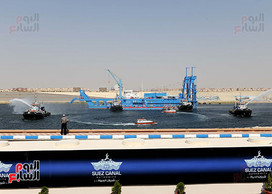 رئيس الوزراء يشهد مراسم رفع العلم على الكراكة حسين طنطاوي (22)