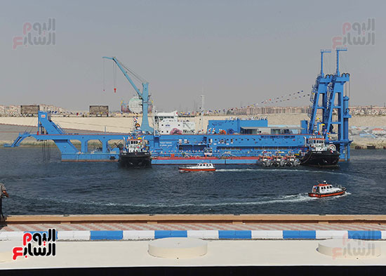 رئيس الوزراء يشهد مراسم رفع العلم على الكراكة حسين طنطاوي (24)