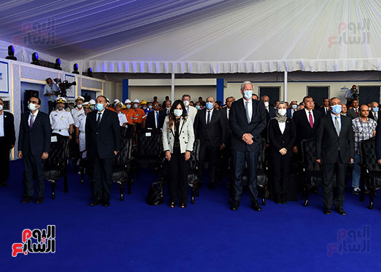 رئيس الوزراء يشهد مراسم رفع العلم على الكراكة حسين طنطاوي (12)