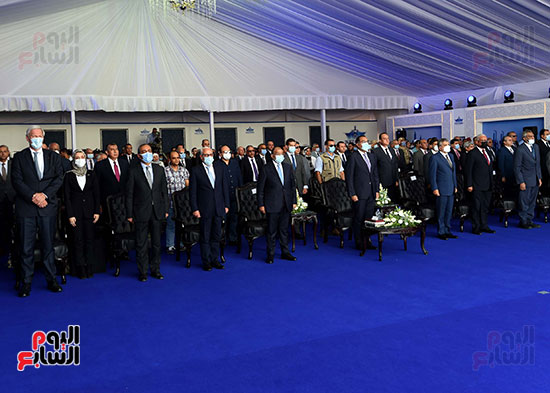 رئيس الوزراء يشهد مراسم رفع العلم على الكراكة حسين طنطاوي (14)