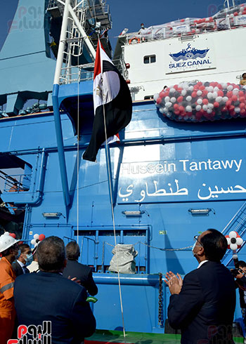 رئيس الوزراء يشهد مراسم رفع العلم على الكراكة حسين طنطاوي (6)