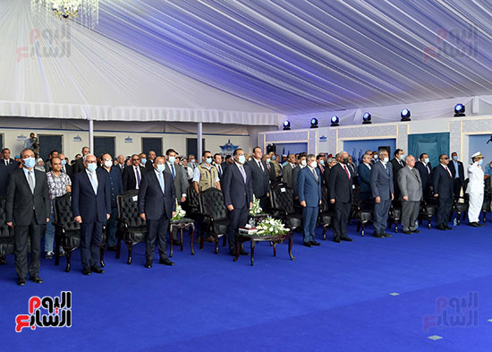 رئيس الوزراء يشهد مراسم رفع العلم على الكراكة حسين طنطاوي (13)