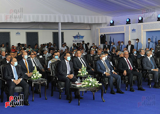 رئيس الوزراء يشهد مراسم رفع العلم على الكراكة حسين طنطاوي (26)