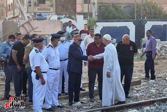 سقوط بوجى عربة 7 بقطار القاهرة أسوان أثناء دخوله التخزين بمحطة طما فى سوهاج (2)