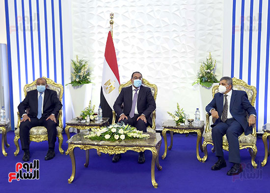 رئيس الوزراء يشهد مراسم رفع العلم على الكراكة حسين طنطاوي (9)