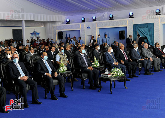 رئيس الوزراء يشهد مراسم رفع العلم على الكراكة حسين طنطاوي (19)