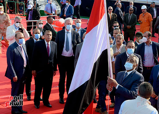 رئيس الوزراء يشهد مراسم رفع العلم على الكراكة حسين طنطاوى