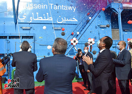 رئيس الوزراء يشهد مراسم رفع العلم على الكراكة حسين طنطاوي (7)