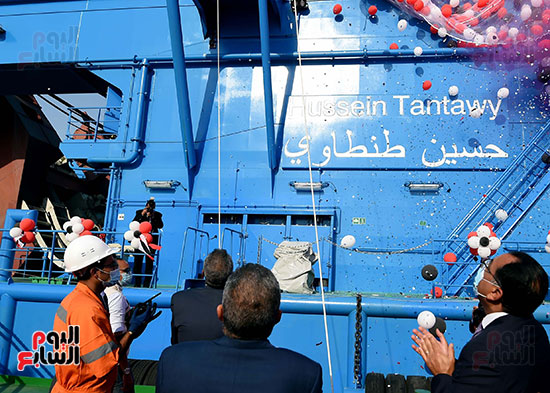 رئيس الوزراء يشهد مراسم رفع العلم على الكراكة حسين طنطاوي (16)