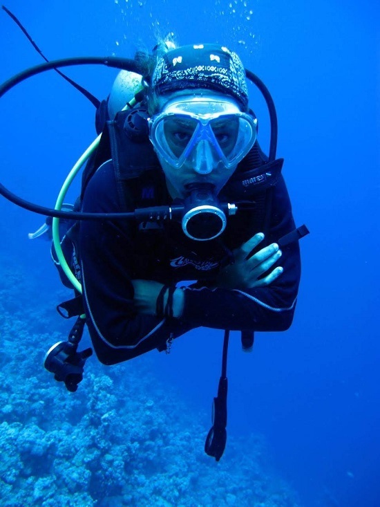 أول غطاسة  ومصوره تحت المياه