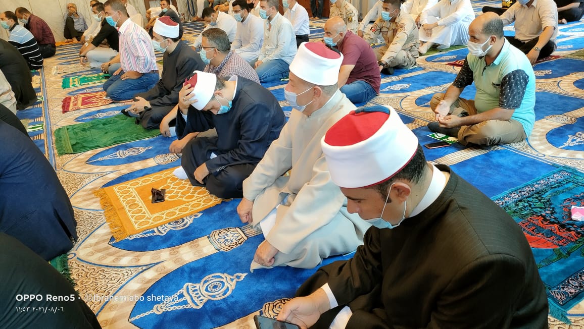 اثناء الصلاة فى المسجد