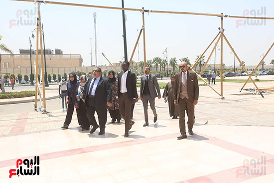 وصول جثمان الراحل المهندس حسب الله الكفراوى مسجد المشير  (4)