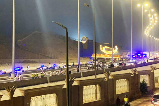 عملية نقل مركب الملك خوفو من منطقة الاهرامات (7)