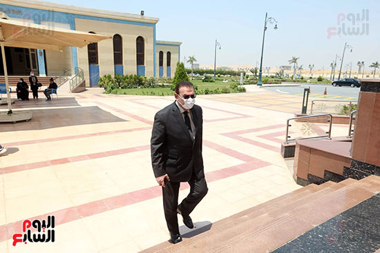 وصول جثمان الراحل المهندس حسب الله الكفراوى مسجد المشير  (2)