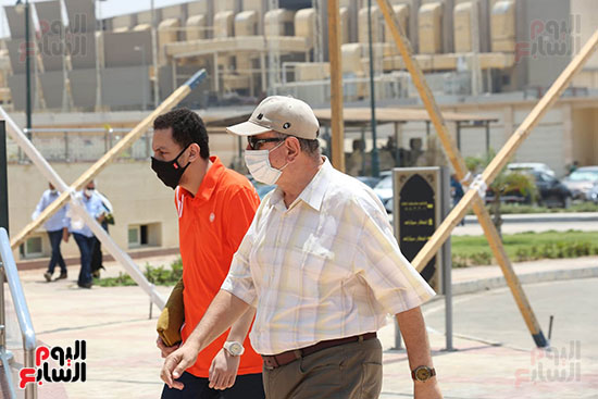 وصول جثمان الراحل المهندس حسب الله الكفراوى مسجد المشير  (12)