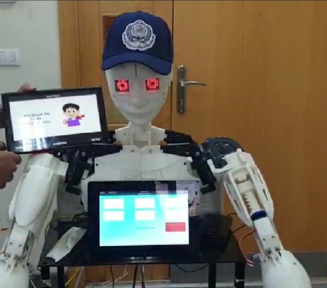 تصميم روبوت لتنمية مهارات أطفال مرض التوحد (2)