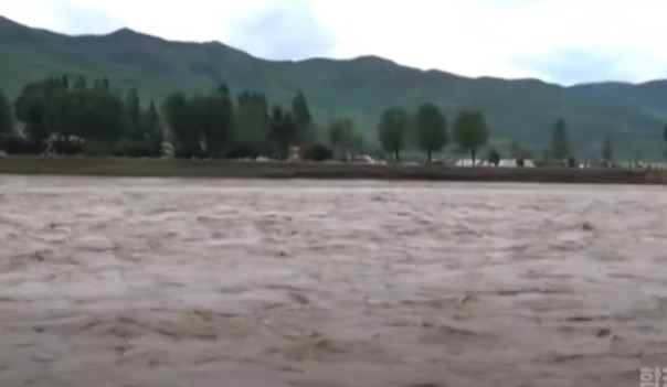 مياه الفيضانات تجتاح كوريا الشمالية