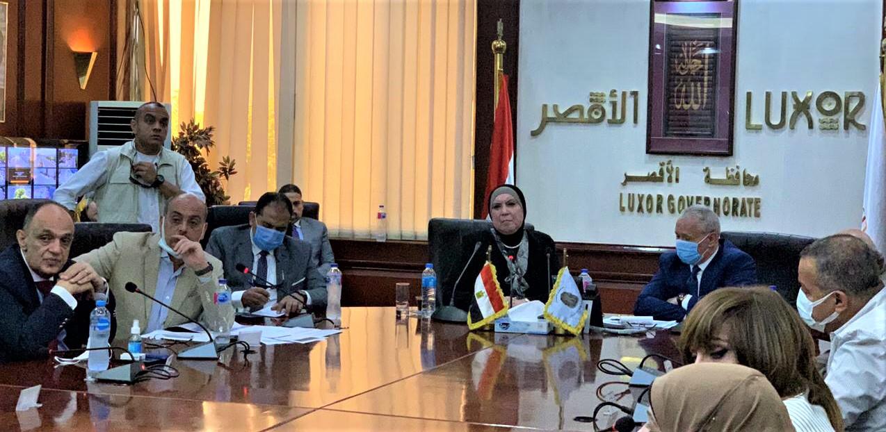 وزيرة التجارة والصناعة تعقد لقاء موسع مع مستثمرى محافظة الأقصر  (2)