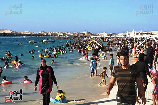 شواطئ مطروح الخلابة تجذب المصريين
