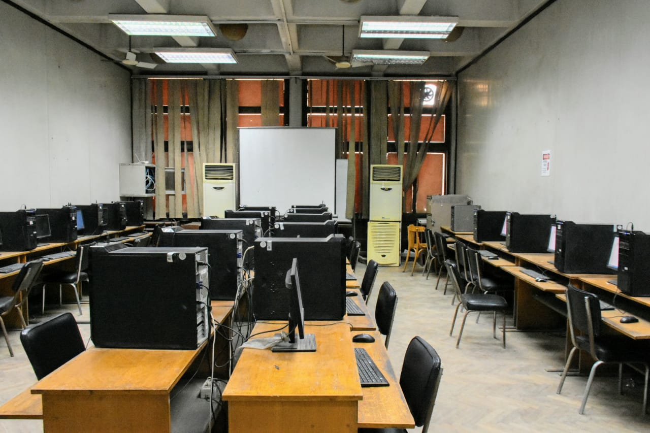 توفير أجهزة حاسب آلى بمعامل تنسيق جامعة القاهرة