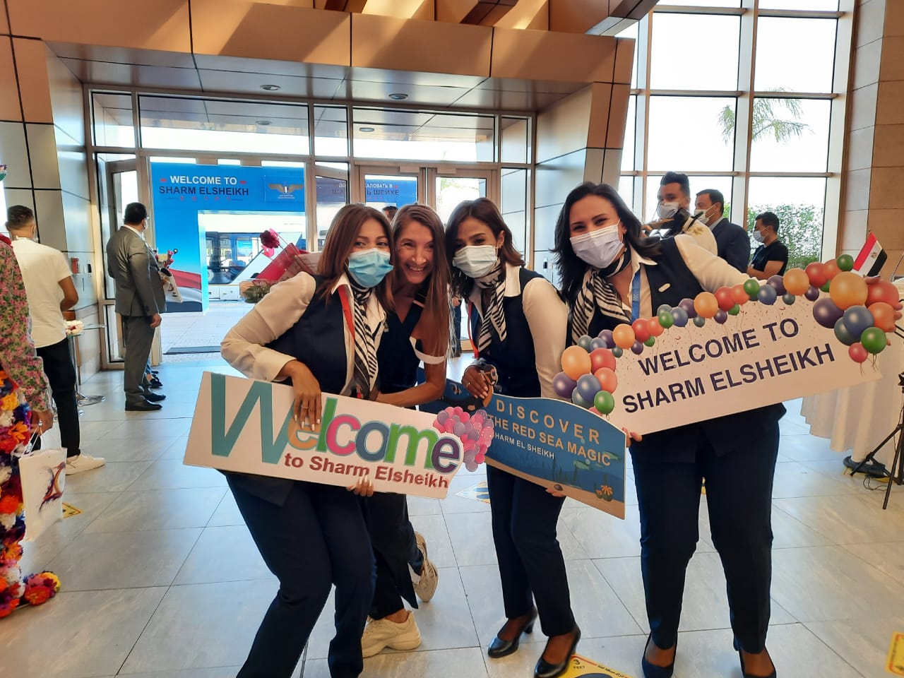 181431-مطار-شرم-الشيخ-الدولى-يستقبل-أولى-الرحلات-الجوية-الروسية-على-(14)