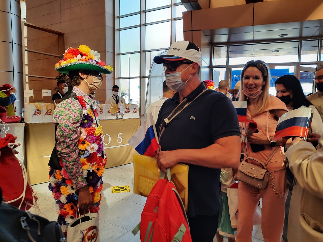 181845-مطار-شرم-الشيخ-الدولى-يستقبل-أولى-الرحلات-الجوية-الروسية-على-(11)