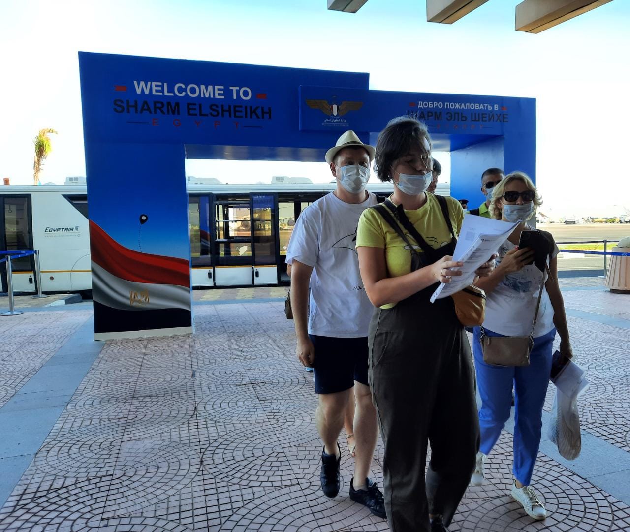 193494-مطار-شرم-الشيخ-الدولى-يستقبل-أولى-الرحلات-الجوية-الروسية-على-(3)