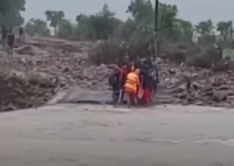 عمليات الانقاذ من الفيضانات