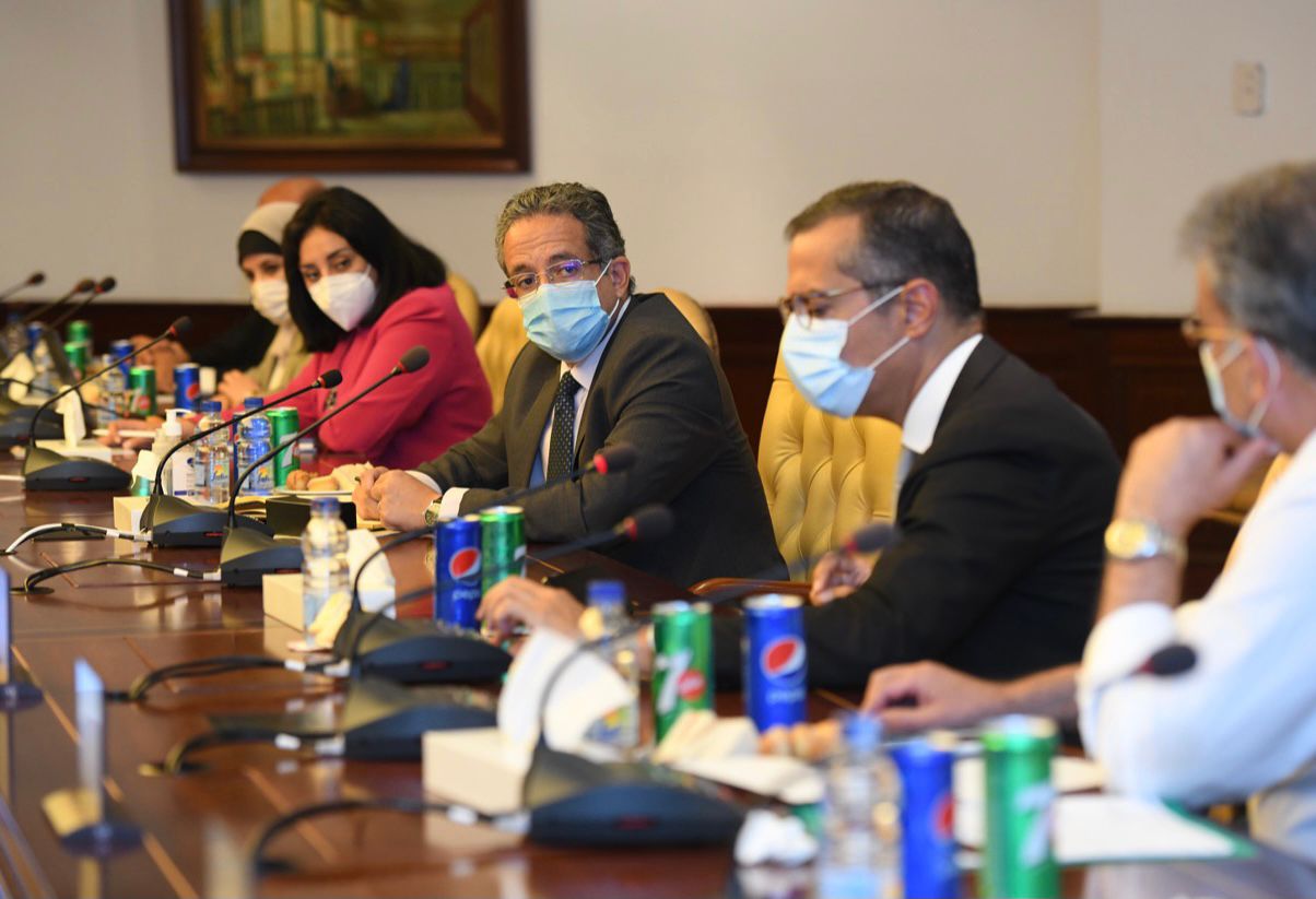 وزير السياحة والآثار خلال الاجتماع