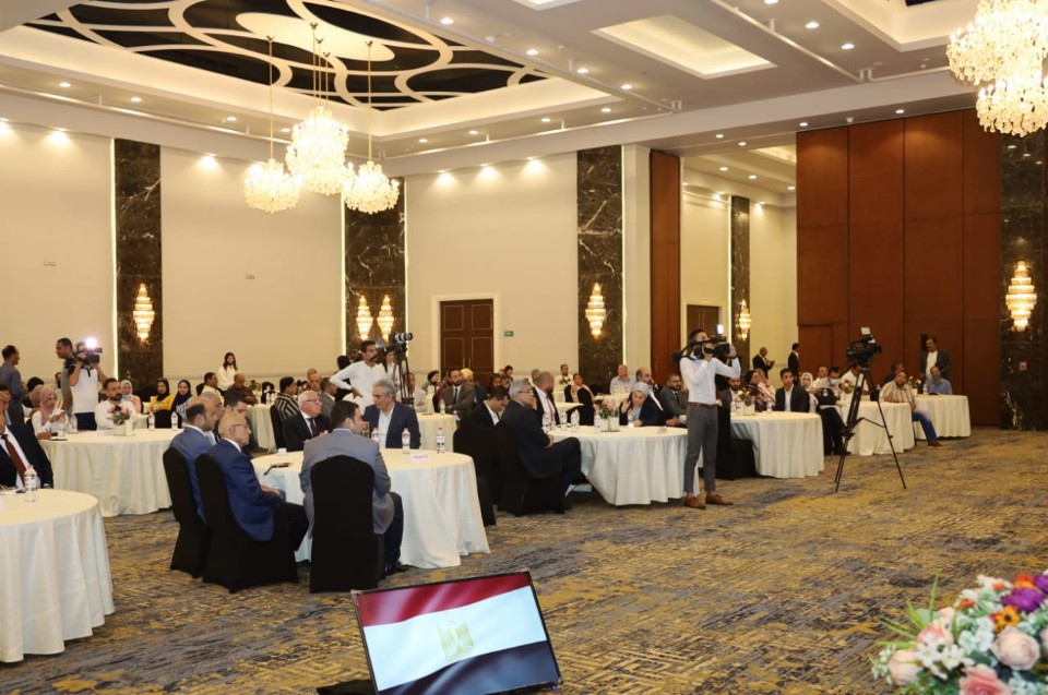 محافظ بورسعيد يشهد انطلاق المؤتمر الاقتصادي لمشروعات العاصمة الإدارية (2)