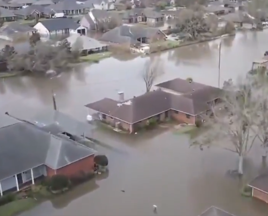 الفيضانات تغرق مدينة امريكية