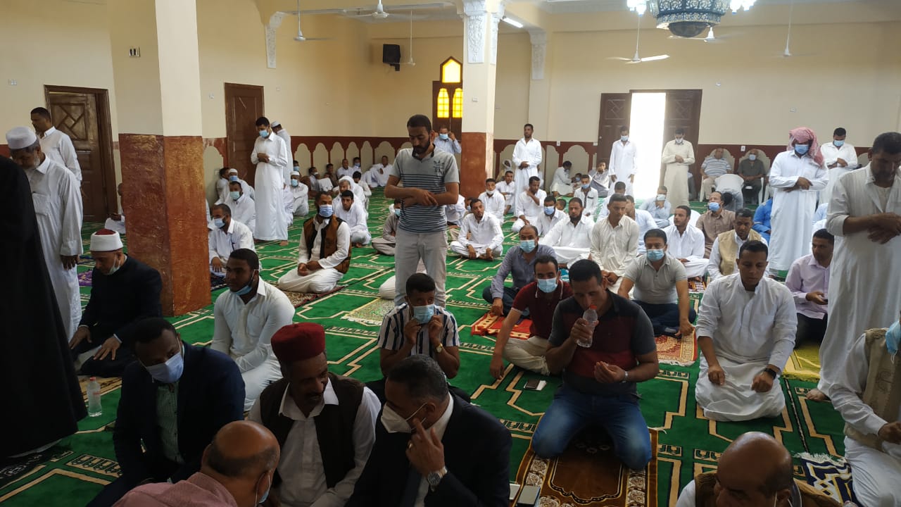 محافظ مطروح يفتتح مسجدين جديدين بواحة سيوة  (3)