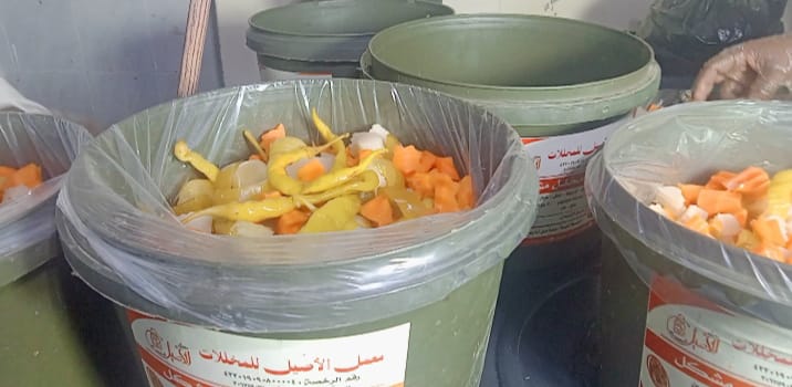 جانب من العبوات البلاستيكية جانب من العبوات البلاستيكية