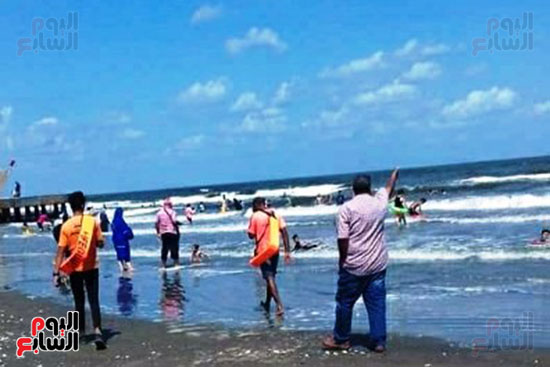 رجال-الإنقاذ-على-شاطئ-محافظة-بورسعيد