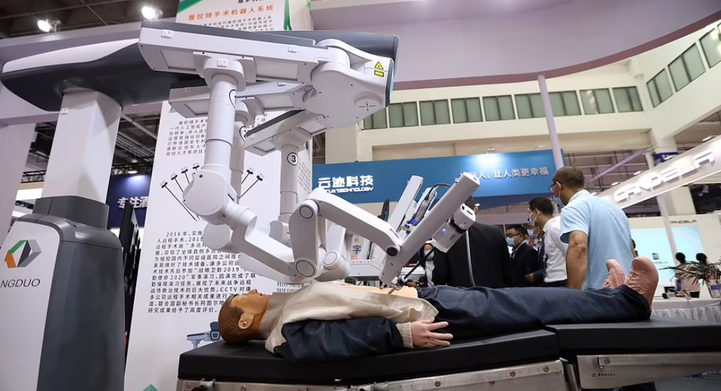 روبوت قادر على اجراء جراحة طبية