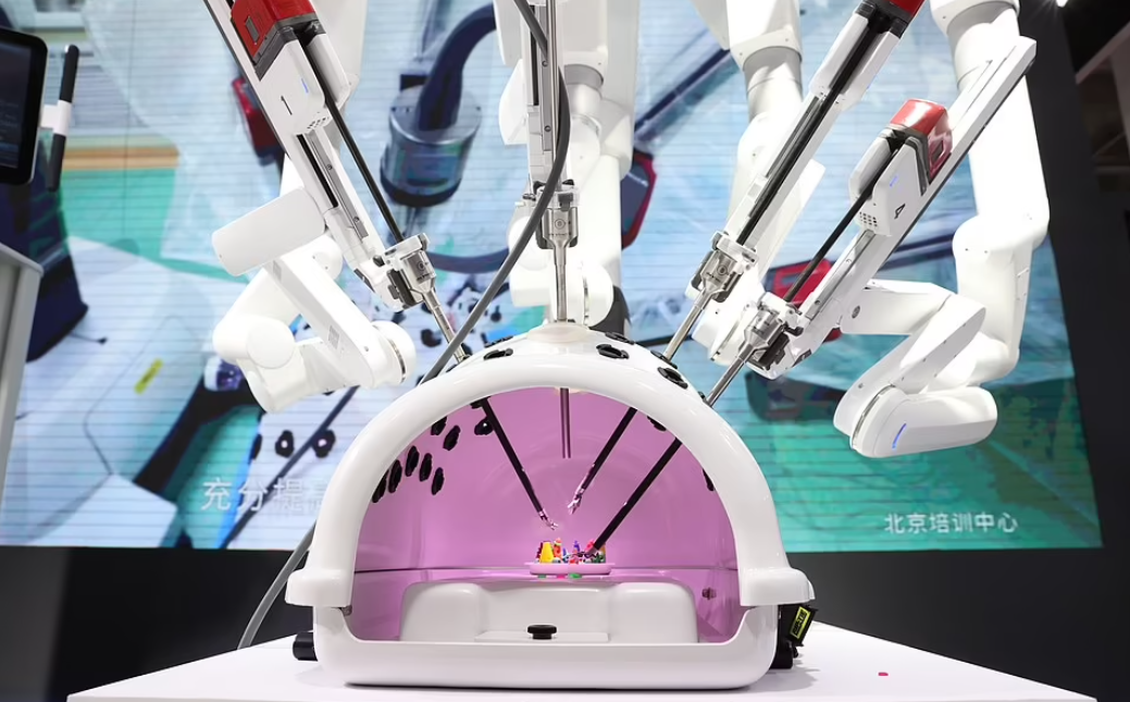 روبوت قادر على اجراء جراحة طبية معقدة