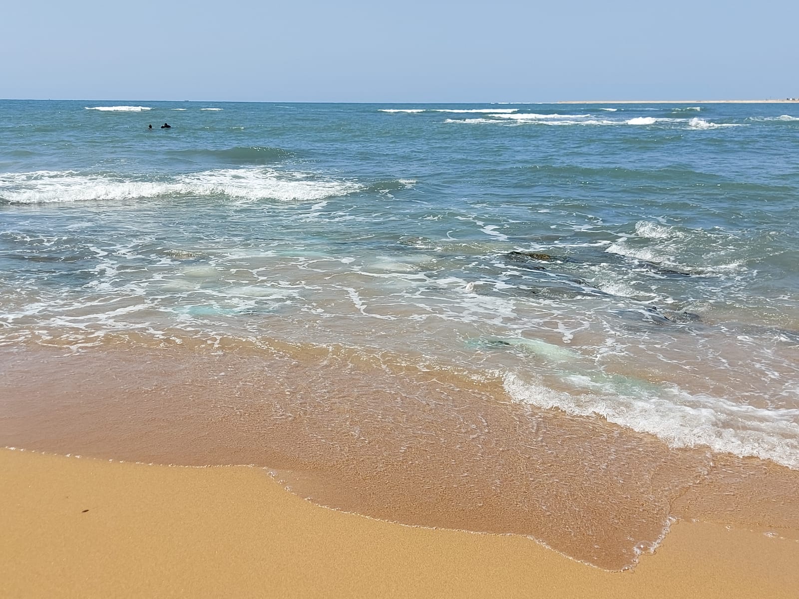  أجواء خريفية وانخفاض الاقبال على الشواطئ (7)