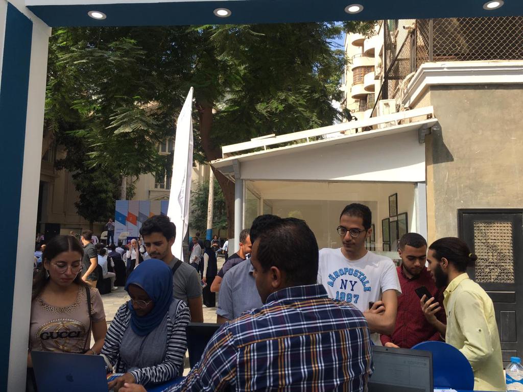 توافد الشباب