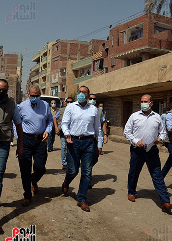 الدكتور مصطفى مدبولى رئيس الوزراء يتفقد قرى مركز شيبين القناطر (12)