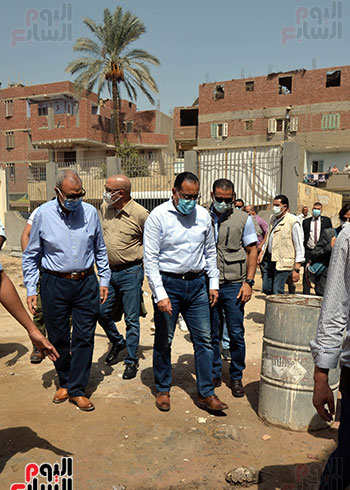 الدكتور مصطفى مدبولى رئيس الوزراء يتفقد قرى مركز شيبين القناطر (15)